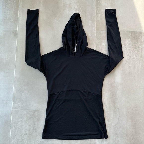 Fabletics Black Long Sleeves Hooded Pullover Running Top - Picture 1 of 4